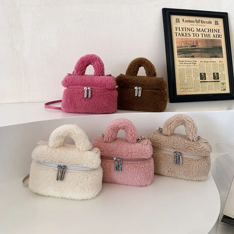 Light Luxury Solid Color Versatile Zipper Women's Handbag 2026 High Quality Sweet Plush Velvet Sweet Shoulder Bags for Women
Light Luxury Solid Color Versatile Zipper Women's Handbag 2026 High Quality Sweet Plush Velvet Sweet Shoulder Bags for Women