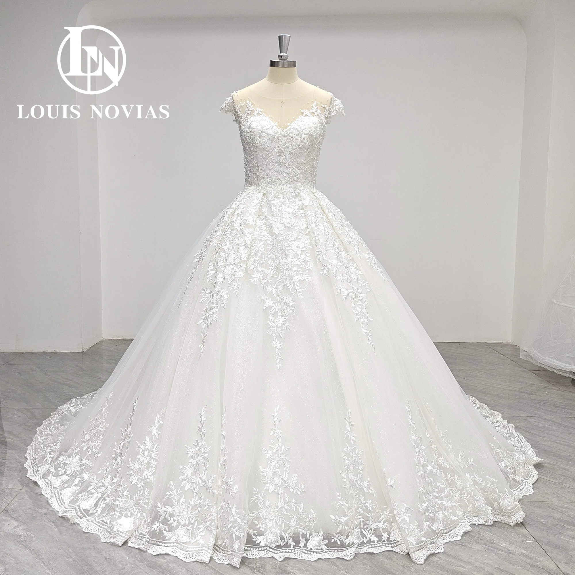 LOUIS NOVIAS Elegant Floor-Length Luxury New Arrival Beading Appliques Lace Stunning Wedding Gown Vestidos De Novia
LOUIS NOVIAS Elegant Floor-Length Luxury New Arrival Beading Appliques Lace Stunning Wedding Gown Vestidos De Novia