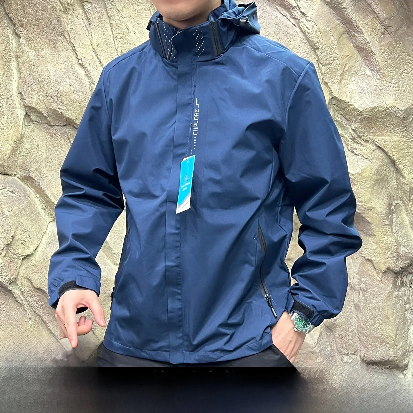 Уличная мужская куртка с капюшоном, ветрозащитная, водонепроницаемая, повседневная спортивная одежда, полиэфирное волокно, длинная застежка-молния, молодежная мода
Уличная мужская куртка с капюшоном, ветрозащитная, водонепроницаемая, повседневная спортивная одежда, полиэфирное волокно, длинная застежка-молния, молодежная мода