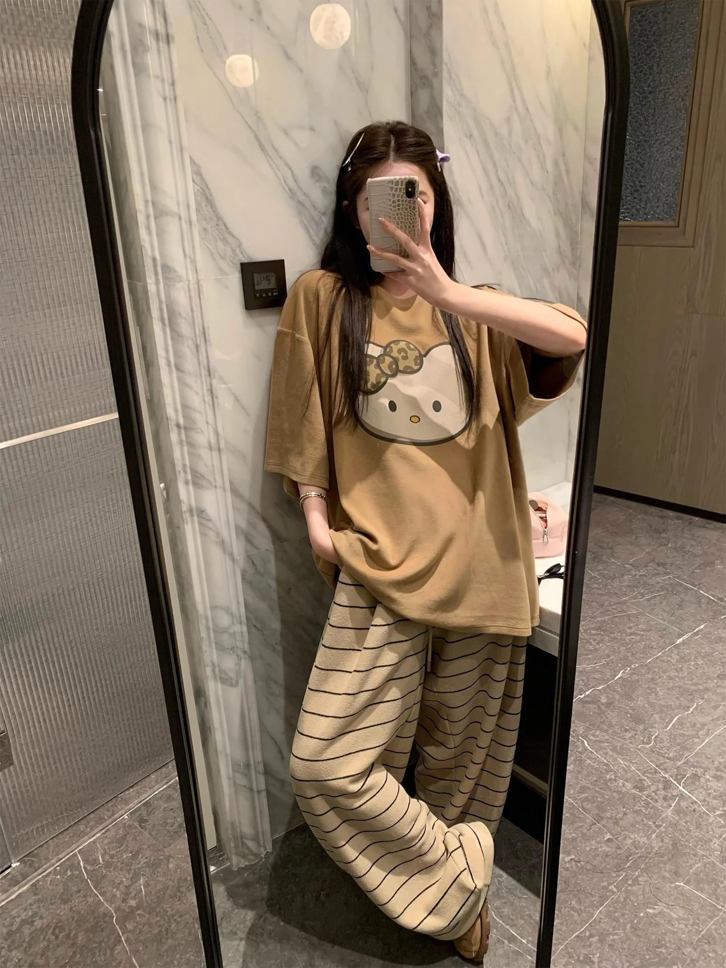 Chen Jiamin NNS Lazy Home Leisure Set Fleece Brushed Print T-Shirt And Long Pants Home Comfortable Fashion Set for Women
Chen Jiamin NNS Lazy Home Leisure Set Fleece Brushed Print T-Shirt And Long Pants Home Comfortable Fashion Set for Women