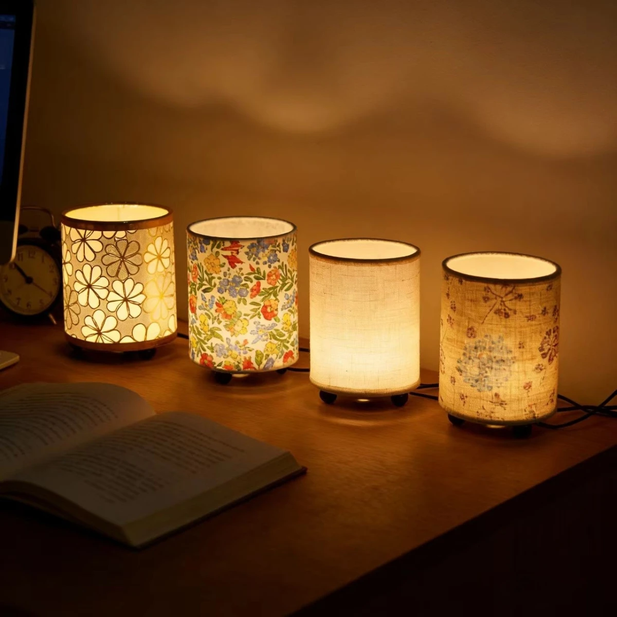 Vintage desktop small lamp with rustic style decoration, suitable for bedrooms, living rooms or offices, Valentine's Day gift
Vintage desktop small lamp with rustic style decoration, suitable for bedrooms, living rooms or offices, Valentine's Day gift