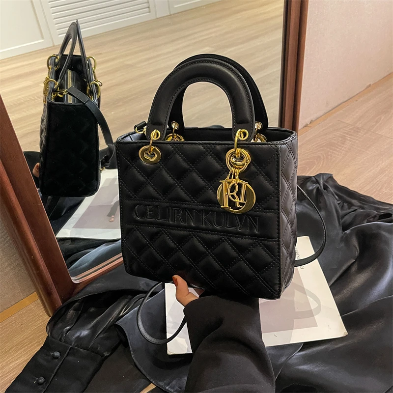 Elegant Goddess Shoulder Bag Multifunctional Handbag Light Luxury Large Capacity For Red Carpet Events And Galas
Elegant Goddess Shoulder Bag Multifunctional Handbag Light Luxury Large Capacity For Red Carpet Events And Galas
