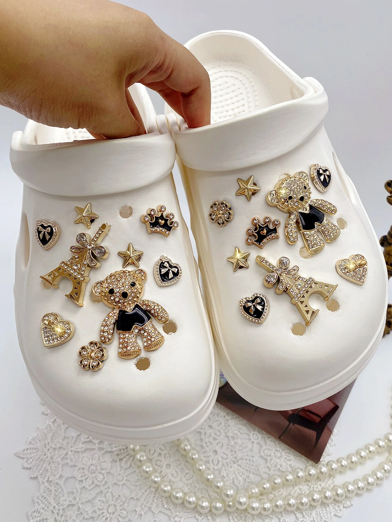 18 pieces of diamond bear, sequin tower, bow heart, diamond crown, flower, pentacle button DIY decorations, women's sandals, sli
18 pieces of diamond bear, sequin tower, bow heart, diamond crown, flower, pentacle button DIY decorations, women's sandals, sli