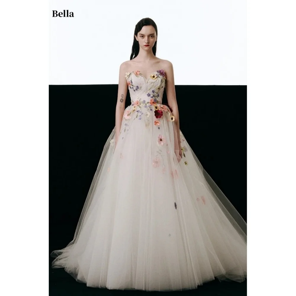 Bella Customized White Flowers Embroidery robes de soirée Strapless Mesh Fabric Party Dresses Floor-Length Backless Prom Dress
Bella Customized White Flowers Embroidery robes de soirée Strapless Mesh Fabric Party Dresses Floor-Length Backless Prom Dress