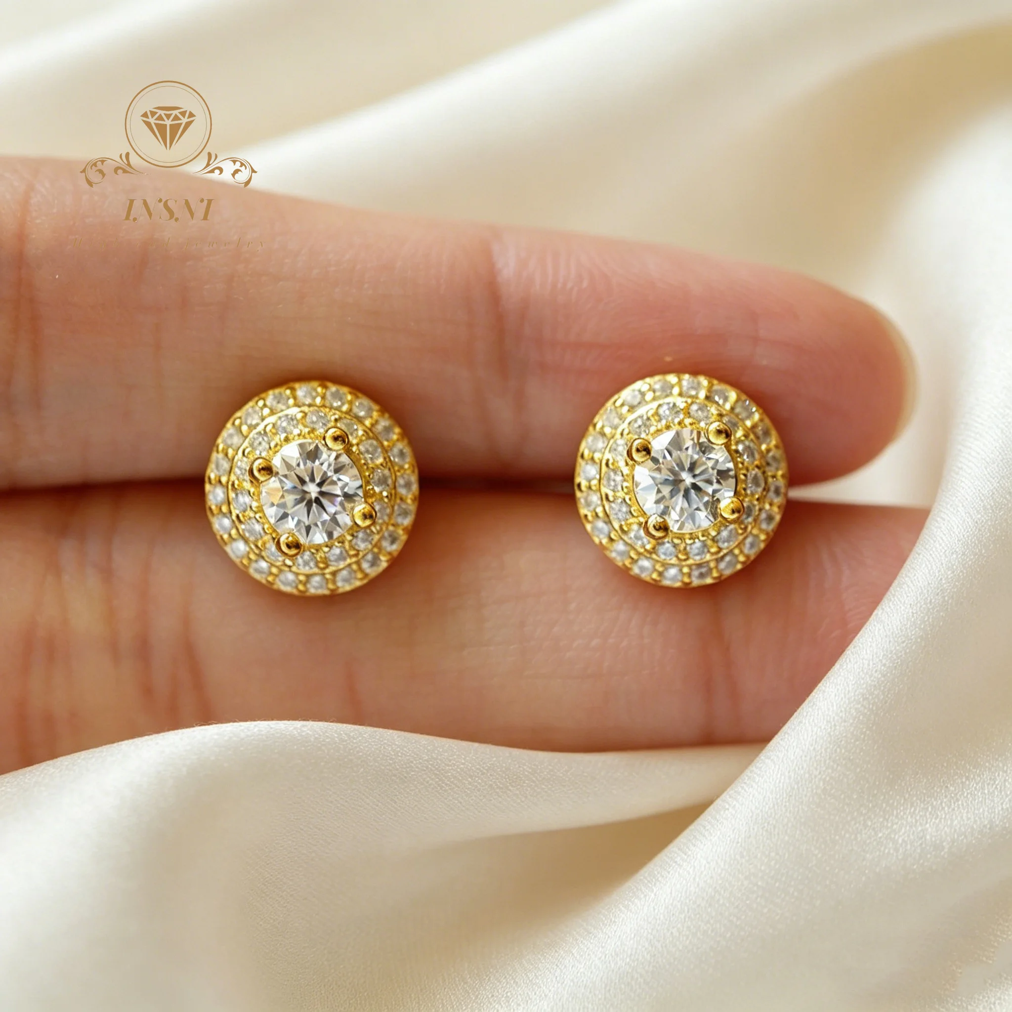 Hip-hop Explosion S925 Sterling Silver Moissanite Stud Earrings Round Double-layer Luxury Inlaid Men's and Women's Ear Jewelry
Hip-hop Explosion S925 Sterling Silver Moissanite Stud Earrings Round Double-layer Luxury Inlaid Men's and Women's Ear Jewelry