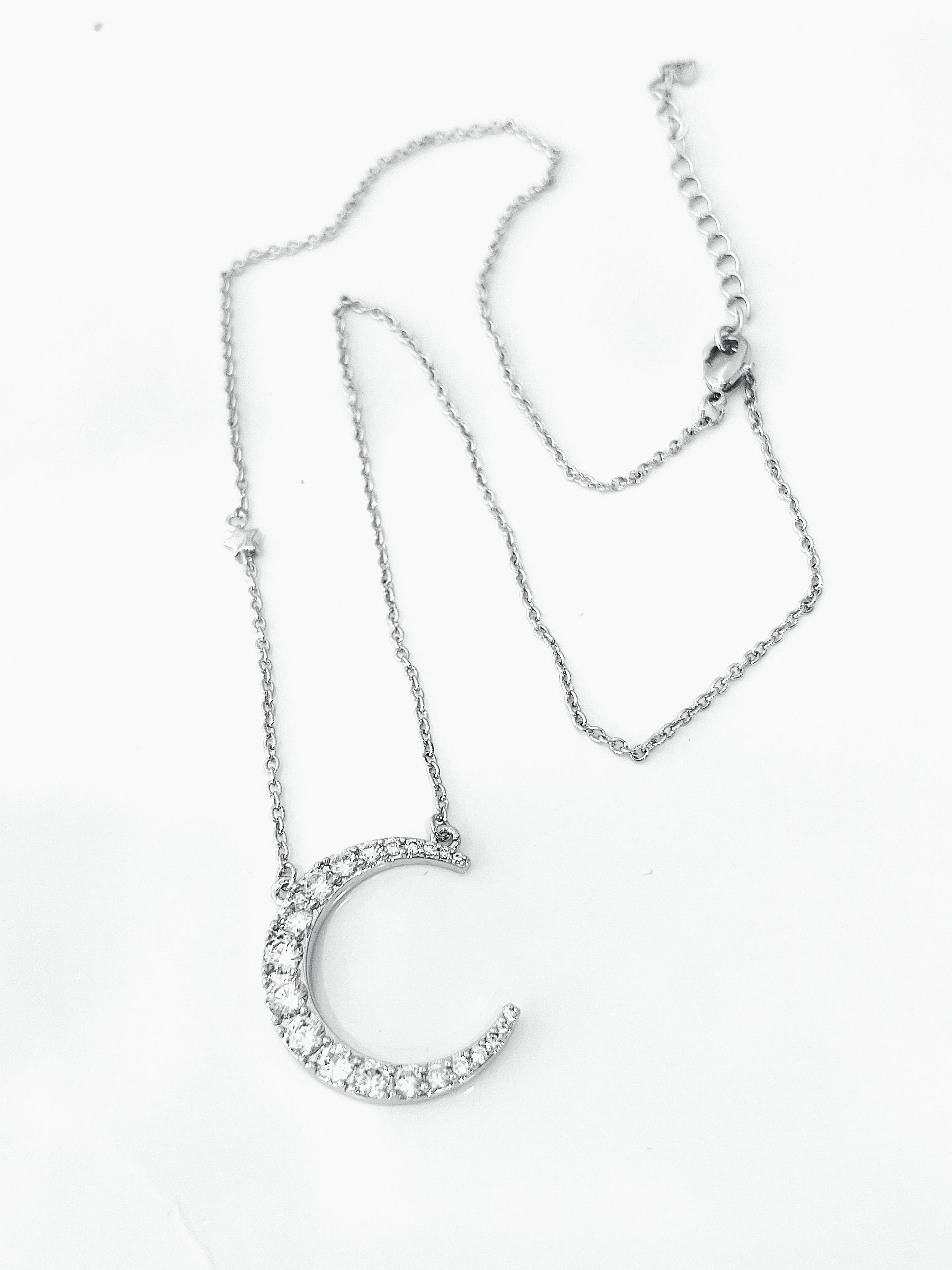 Cross-border niche design curved moon necklace simple personalized commuter daily commuter versatile jewelry 
Cross-border niche design curved moon necklace simple personalized commuter daily commuter versatile jewelry