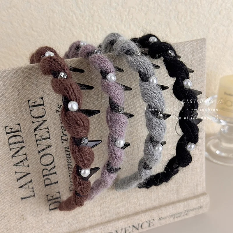 1 шт. Вязаная волнистая повязка на голову в корейском стиле с жемчугом и стразами, нескользящая, с зубчатым краем, для придания объема волосам, для женщин, на каждый день
1 шт. Вязаная волнистая повязка на голову в корейском стиле с жемчугом и стразами, нескользящая, с зубчатым краем, для придания объема волосам, для женщин, на каждый день