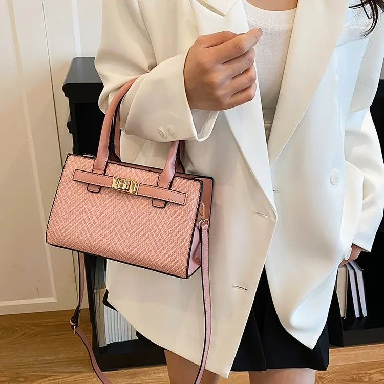 High Fashion Portable Small Bag Women's Versatile Contrasting Color Design Texture Messenger Bag Crocodile Pattern Shoulder Bag
High Fashion Portable Small Bag Women's Versatile Contrasting Color Design Texture Messenger Bag Crocodile Pattern Shoulder Bag