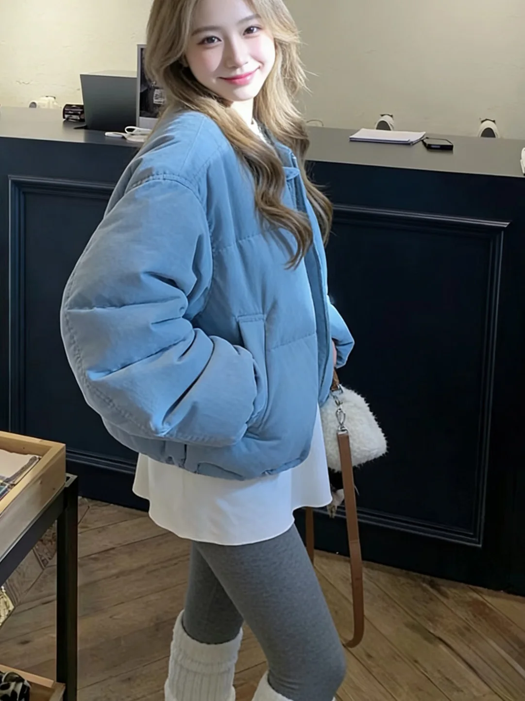 Blue round Neck Thickened Cotton Jacket Women's Fashionable Loose Winter Outerwear High Quality Warm Polyester Fiber Zipper C...
Blue round Neck Thickened Cotton Jacket Women's Fashionable Loose Winter Outerwear High Quality Warm Polyester Fiber Zipper C...