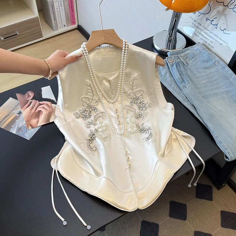 New Chinese Style Embroidered Patchwork Satin Surface Female Vest National Trend Shoulder Pad Spring Seasonal Fashion Ladies
New Chinese Style Embroidered Patchwork Satin Surface Female Vest National Trend Shoulder Pad Spring Seasonal Fashion Ladies