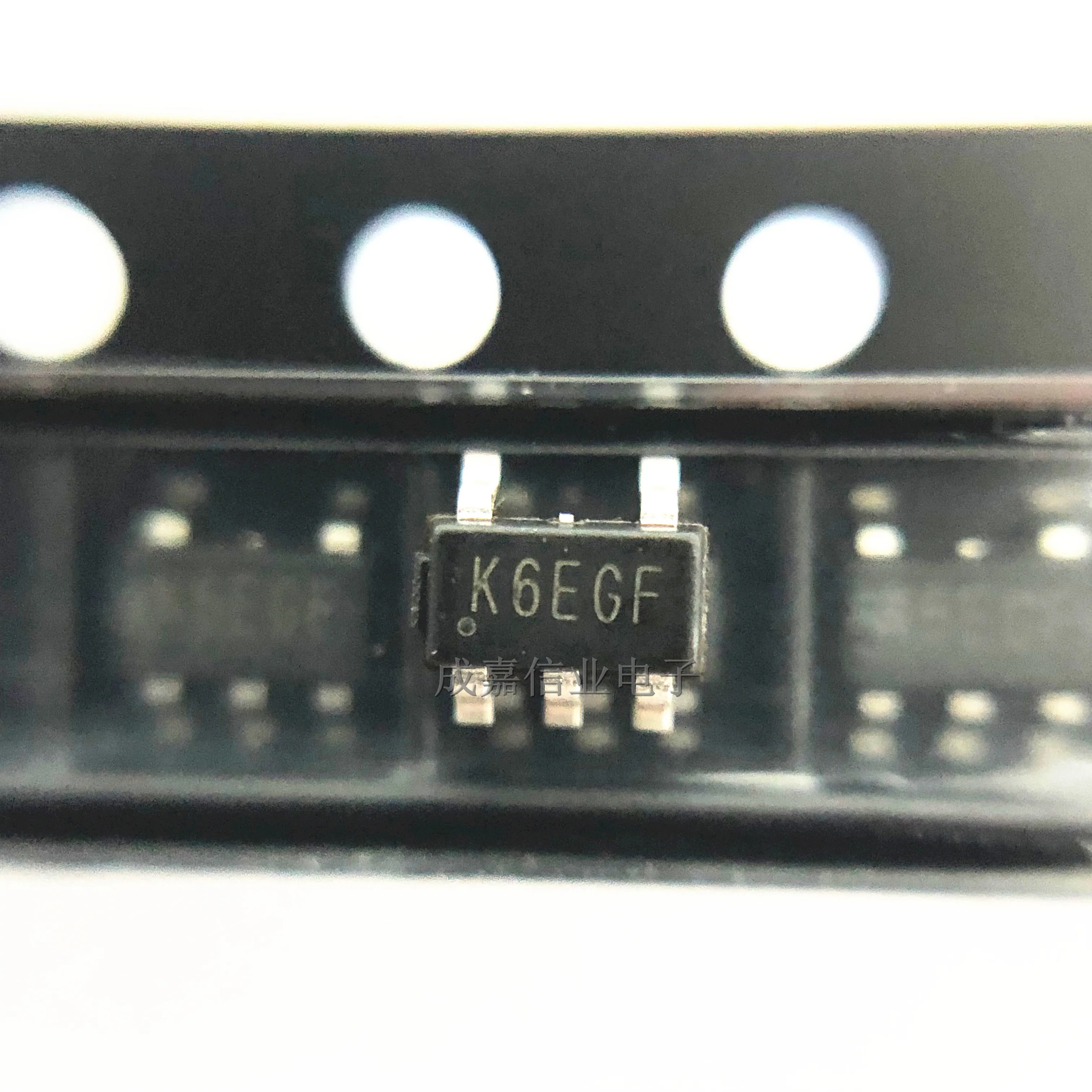 10 шт./партия SM8082AAAC SOT-23-5 маркировка: K6 синхронный понижающий регулятор постоянного тока/постоянного тока, который представляет собой чип источника питания
10 шт./партия SM8082AAAC SOT-23-5 маркировка: K6 синхронный понижающий регулятор постоянного тока/постоянного тока, который представляет собой чип источника питания