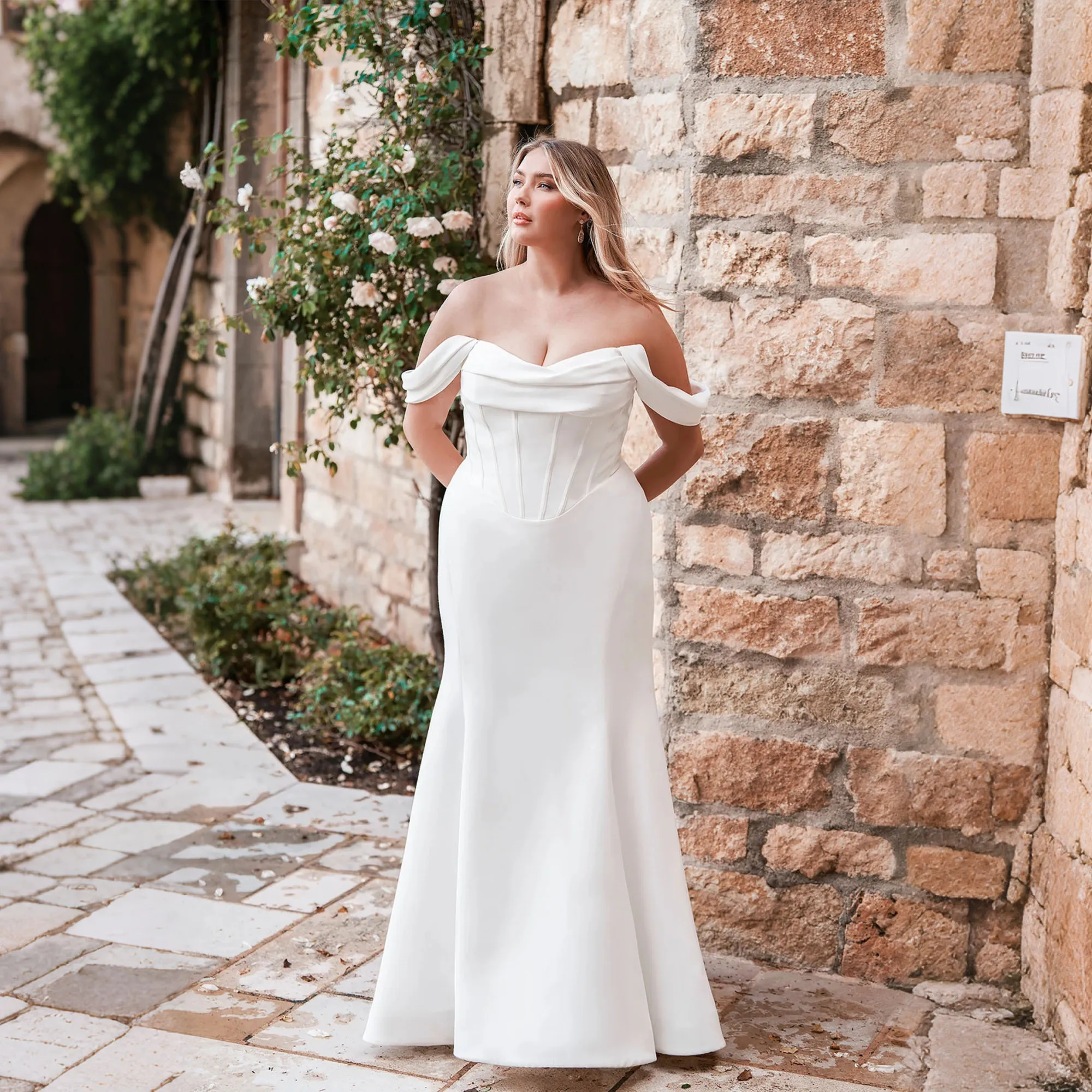Strapless Satin Wedding Dresses Plus Size Off Shoulder Mermaid Bride Gowns Sweep Train robe mariée mariage civil Customized
Strapless Satin Wedding Dresses Plus Size Off Shoulder Mermaid Bride Gowns Sweep Train robe mariée mariage civil Customized
