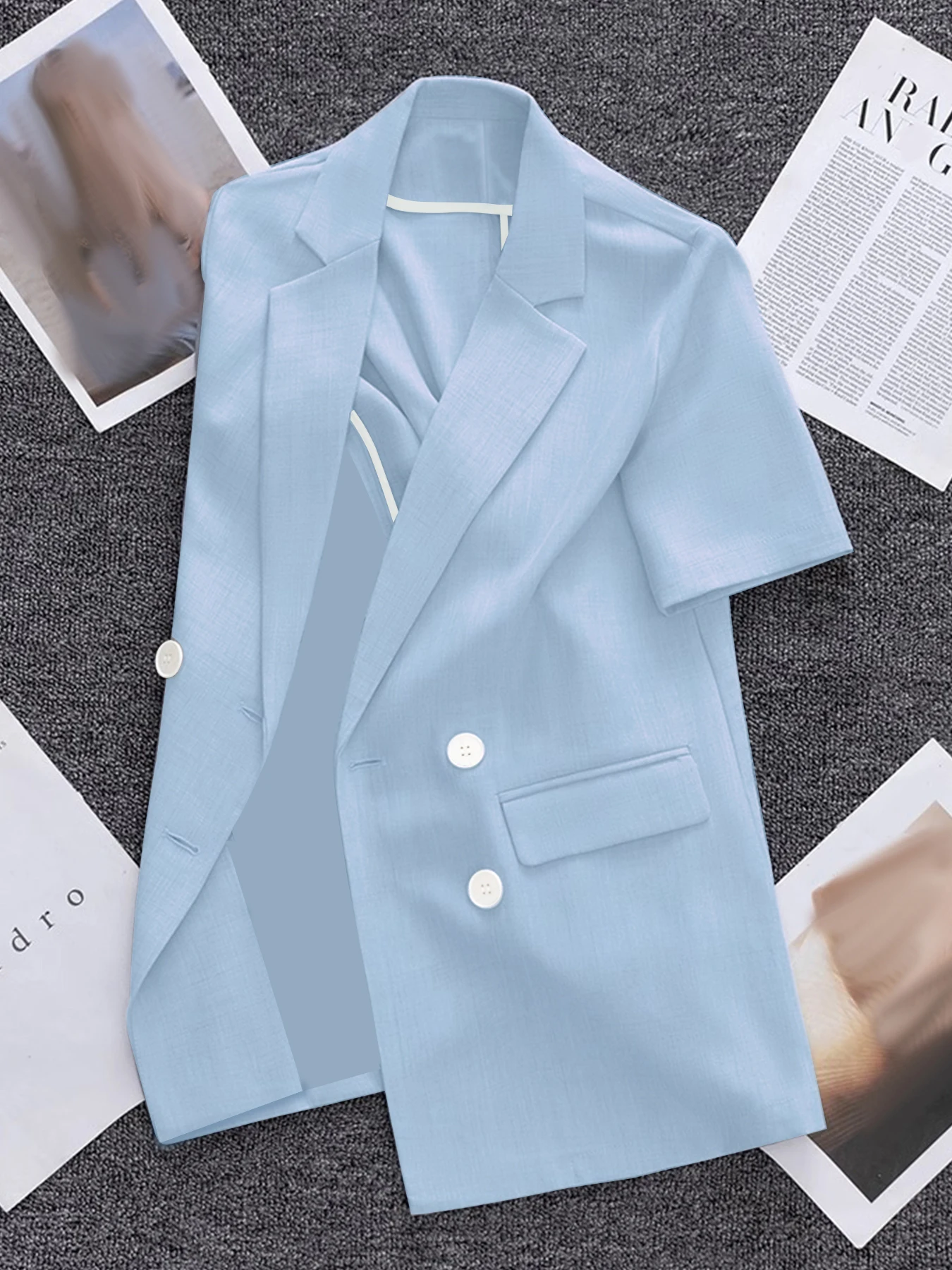 Женский двубортный легкий пиджак с короткими рукавами, стильный и универсальный для офиса, повседневной и профессиональной одежды
Женский двубортный легкий пиджак с короткими рукавами, стильный и универсальный для офиса, повседневной и профессиональной одежды