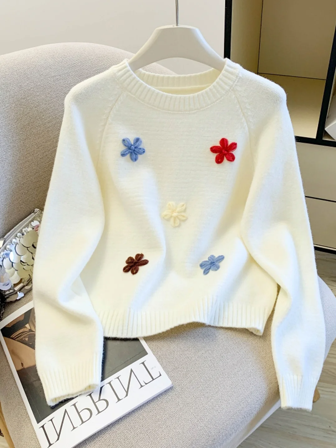 French Style Loose Fit Women's Knitted Sweater Embroidered Flower Thickened Long Sleeve round Neck Short Length Top
French Style Loose Fit Women's Knitted Sweater Embroidered Flower Thickened Long Sleeve round Neck Short Length Top