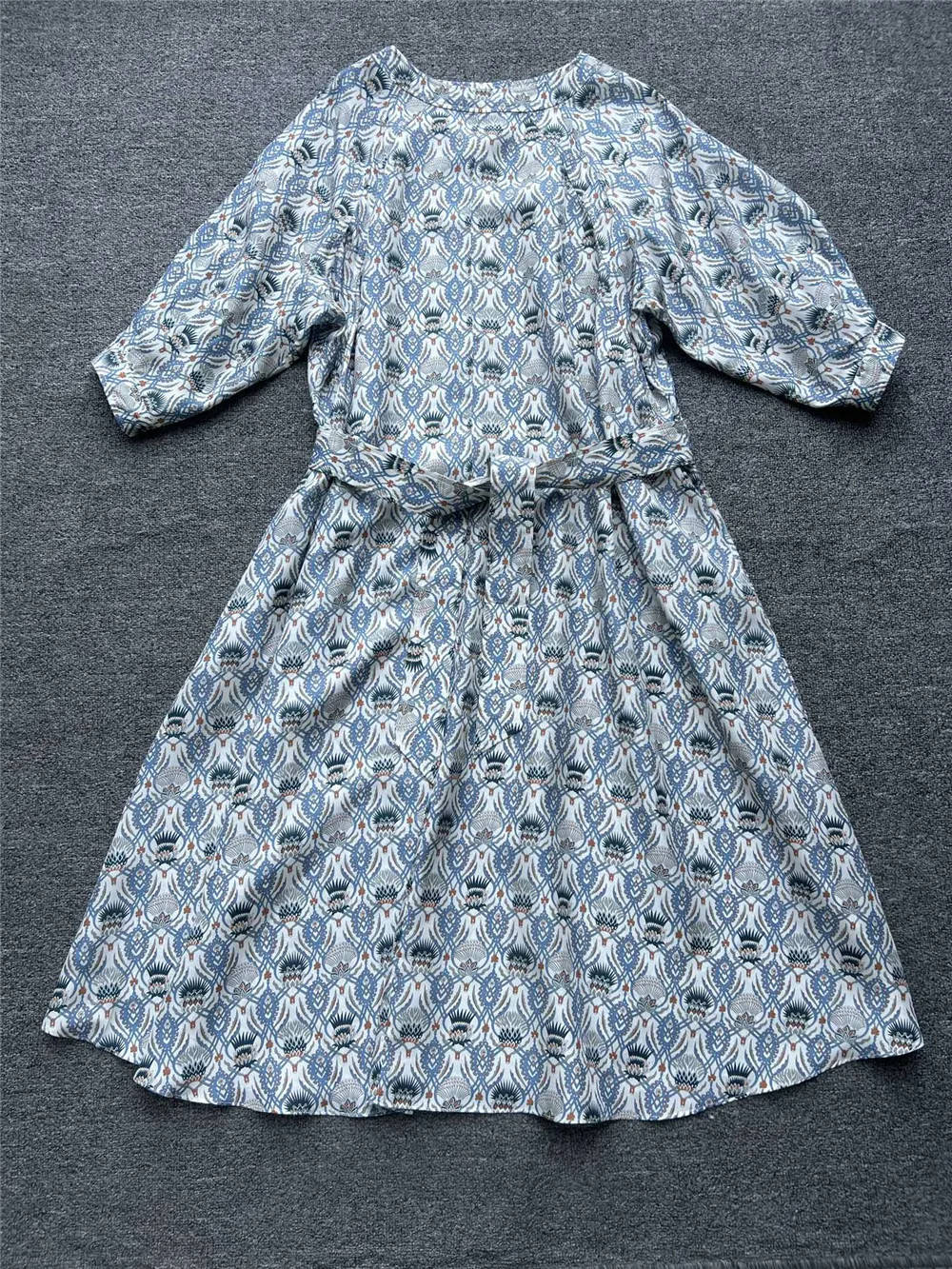 Heavy Silk Dress Temperament Versatile Round Neck Belted Waisted Mid-Sleeve Long Skirt
Heavy Silk Dress Temperament Versatile Round Neck Belted Waisted Mid-Sleeve Long Skirt