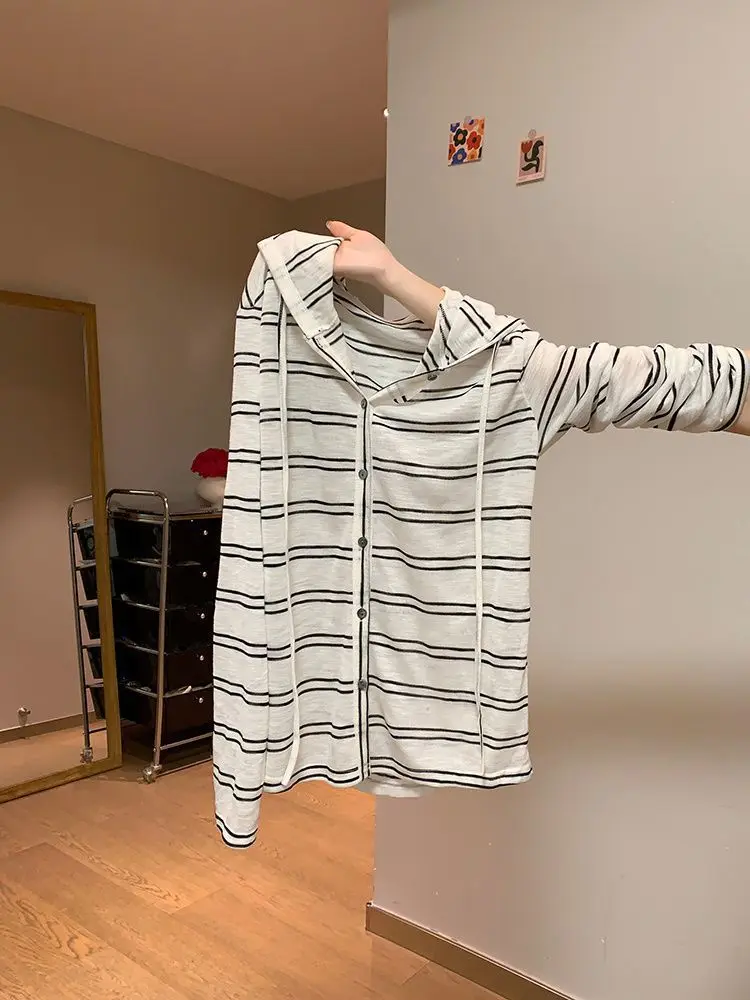 Y2k Aesthetic Stripe Hooded Jackets Women Grunge Single Breasted Loose Coat Streetwear Casual Drawstring Tops
Y2k Aesthetic Stripe Hooded Jackets Women Grunge Single Breasted Loose Coat Streetwear Casual Drawstring Tops
