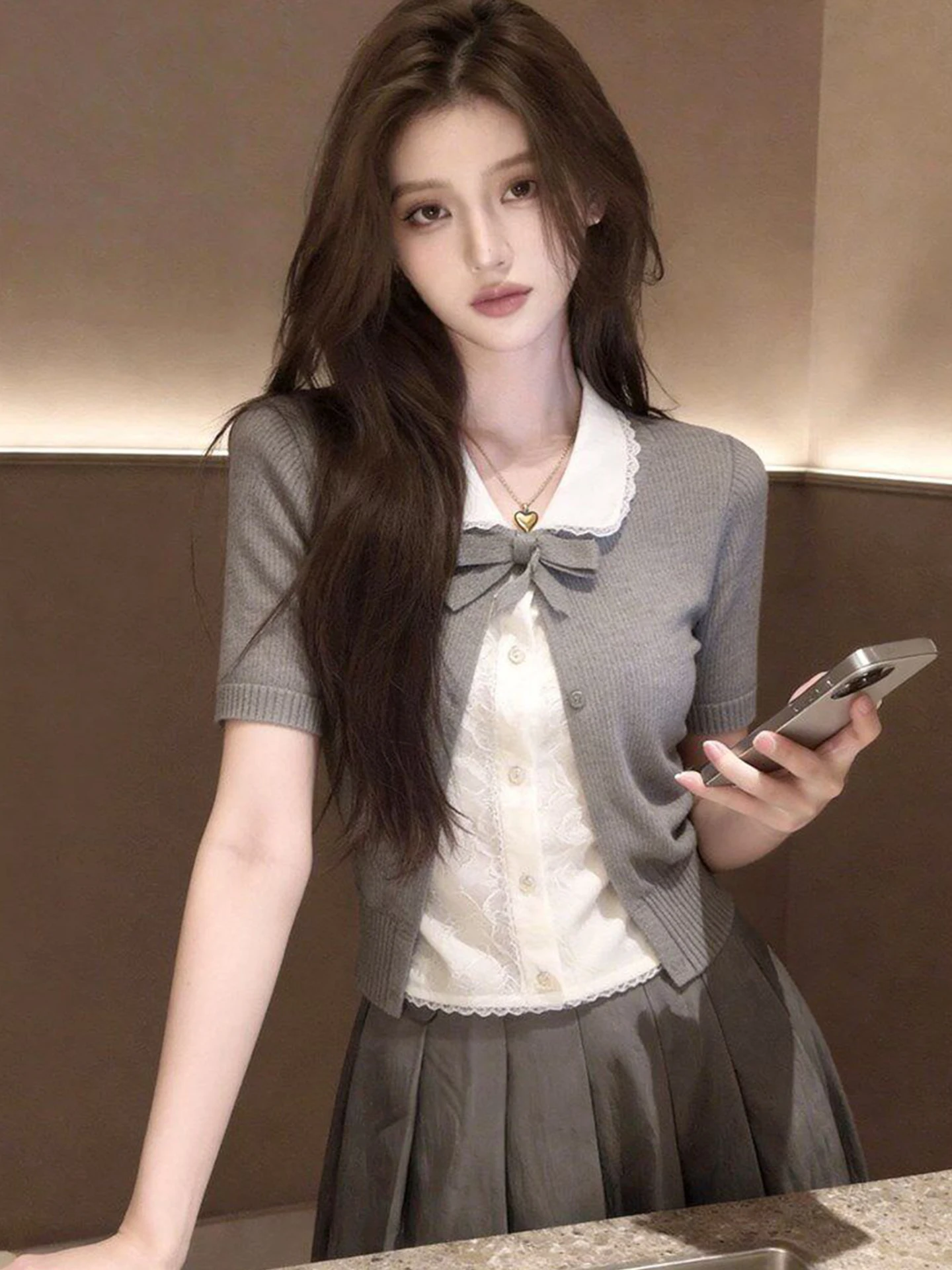 Sweet Preppy Style Knitted Sweater Soft Gentle Collar Women's Fashion Summer 2026 Standard Fit Short Sleeve Button up Top
Sweet Preppy Style Knitted Sweater Soft Gentle Collar Women's Fashion Summer 2026 Standard Fit Short Sleeve Button up Top
