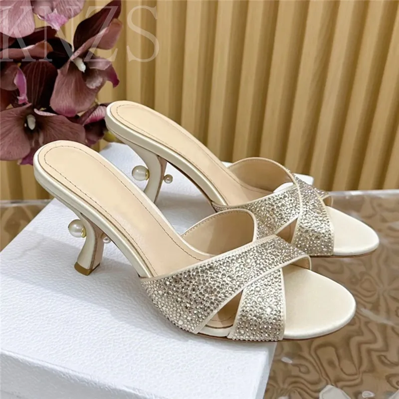 Summer New Round Toe Crystal Cross Belt Fashion High Heel Slippers Outside Genuine Leather Solid Color Elegant Party Shoes Women
Summer New Round Toe Crystal Cross Belt Fashion High Heel Slippers Outside Genuine Leather Solid Color Elegant Party Shoes Women