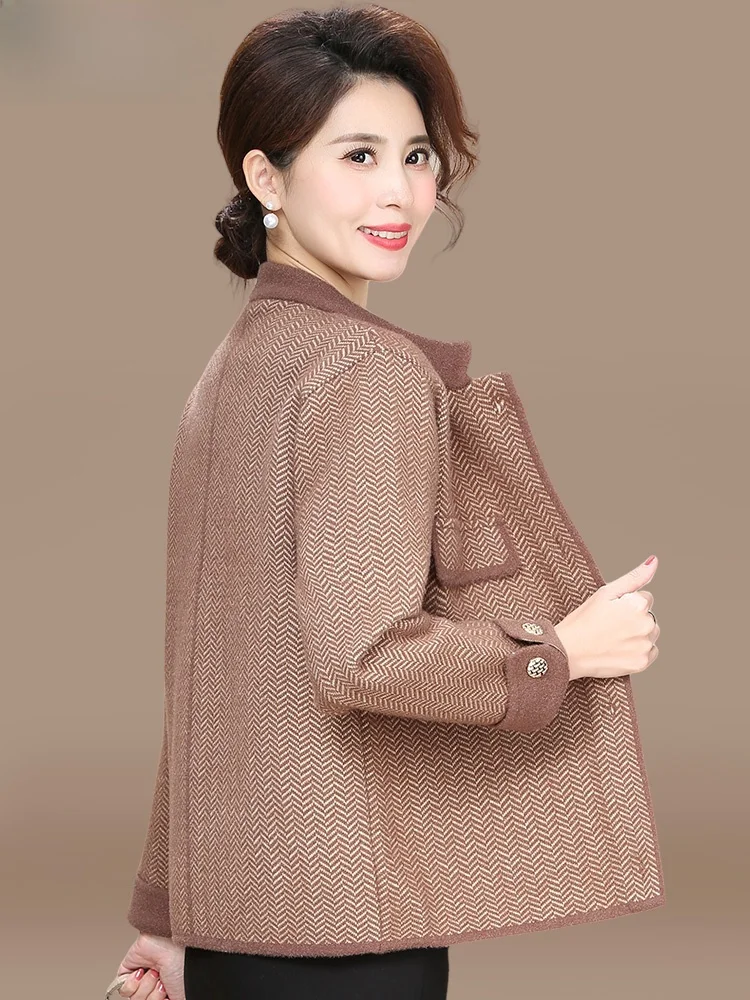 Весенняя модная верхняя одежда для женщин среднего возраста: шерстяное пальто, кардиган, топ с обычным рукавом
Весенняя модная верхняя одежда для женщин среднего возраста: шерстяное пальто, кардиган, топ с обычным рукавом