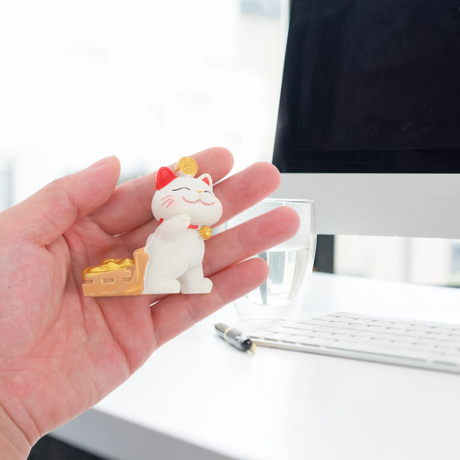 Lucky Japanese Desktop Decoration Miniature Shelf Decor For Home Office Cat Desk Accessories Solar Cat Ornament
Lucky Japanese Desktop Decoration Miniature Shelf Decor For Home Office Cat Desk Accessories Solar Cat Ornament