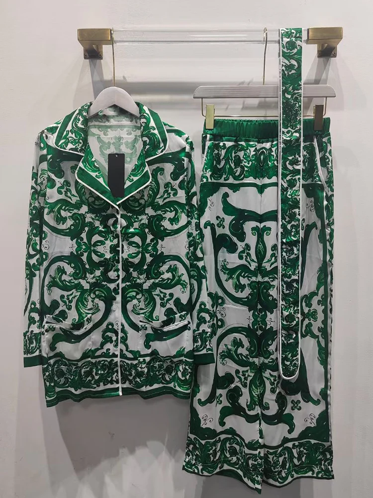 Blue and white porcelain printed long-sleeved shirt spring new two-piece suit+elastic waist wide-leg pants fashion women's suit
Blue and white porcelain printed long-sleeved shirt spring new two-piece suit+elastic waist wide-leg pants fashion women's suit