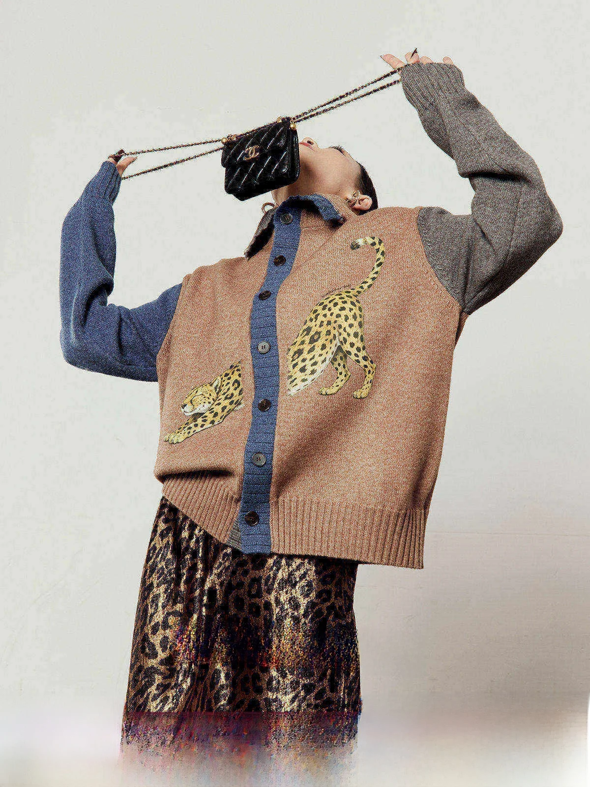 Brown Printed Loose Women's Sweater Spring 2026 Morning Series Vintage Style Long Sleeve Casual Top for Daily Wear
Brown Printed Loose Women's Sweater Spring 2026 Morning Series Vintage Style Long Sleeve Casual Top for Daily Wear