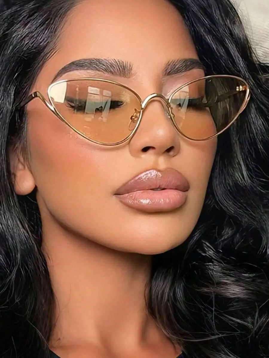 1 PC Women Cat Eye Fashion Glasses Gold Metal Frame Black Lens Luxury Edgy Retro Fashion Glasses Summer Daily Streetwear UV Protection Stylish Eyewear Accessory With Glasses Box
1 PC Women Cat Eye Fashion Glasses Gold Metal Frame Black Lens Luxury Edgy Retro Fashion Glasses Summer Daily Streetwear UV Protection Stylish Eyewear Accessory With Glasses Box