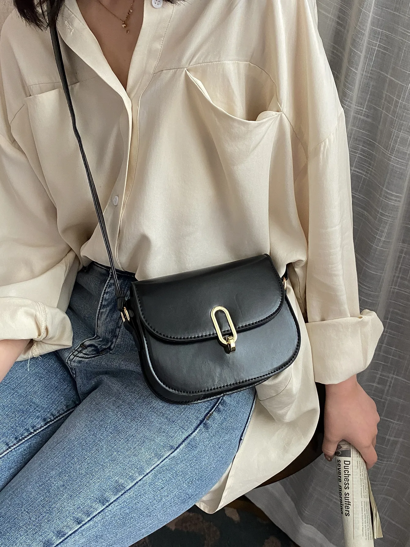 Mini Metal Lock Flap Saddle Bag
Mini Metal Lock Flap Saddle Bag