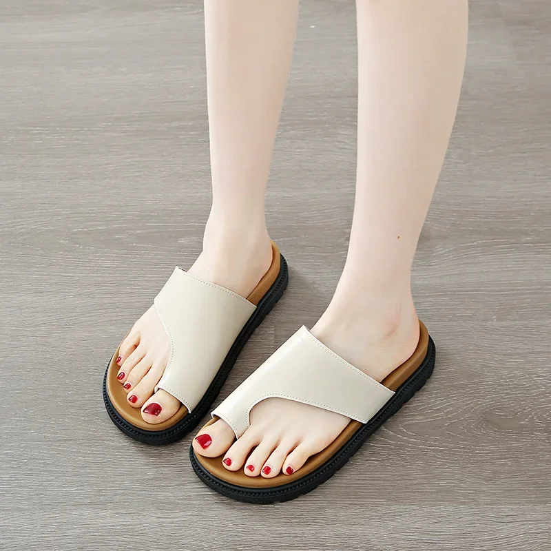 2025 Summer New Thick Sole Sandals Europe and The United States Wind Set Toe Women's Slippers Non-slip Slippers Large Size 35-43
2025 Summer New Thick Sole Sandals Europe and The United States Wind Set Toe Women's Slippers Non-slip Slippers Large Size 35-43