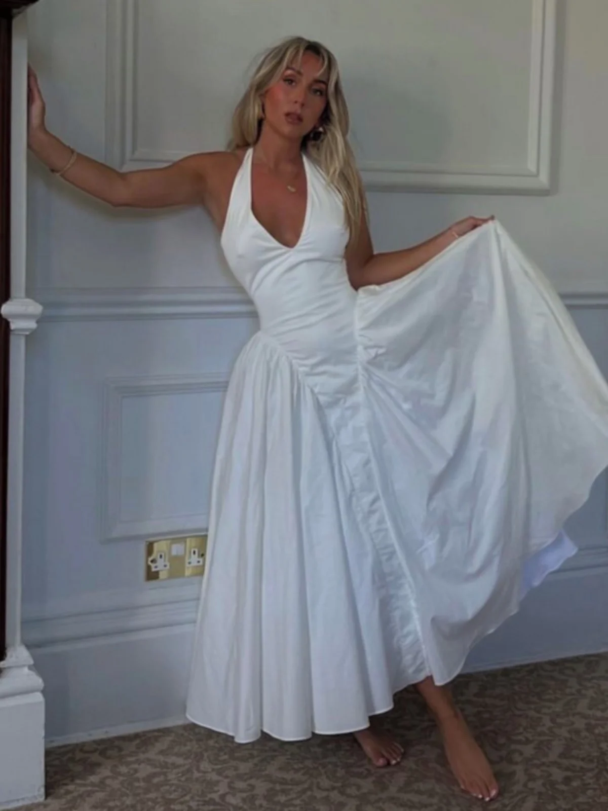 Retro Sexy V-Neck Low Chest Sleeveless Slim Fit Long Dress Women Summer New Waist Cinch Large Skirt Polyester No Stretch
Retro Sexy V-Neck Low Chest Sleeveless Slim Fit Long Dress Women Summer New Waist Cinch Large Skirt Polyester No Stretch