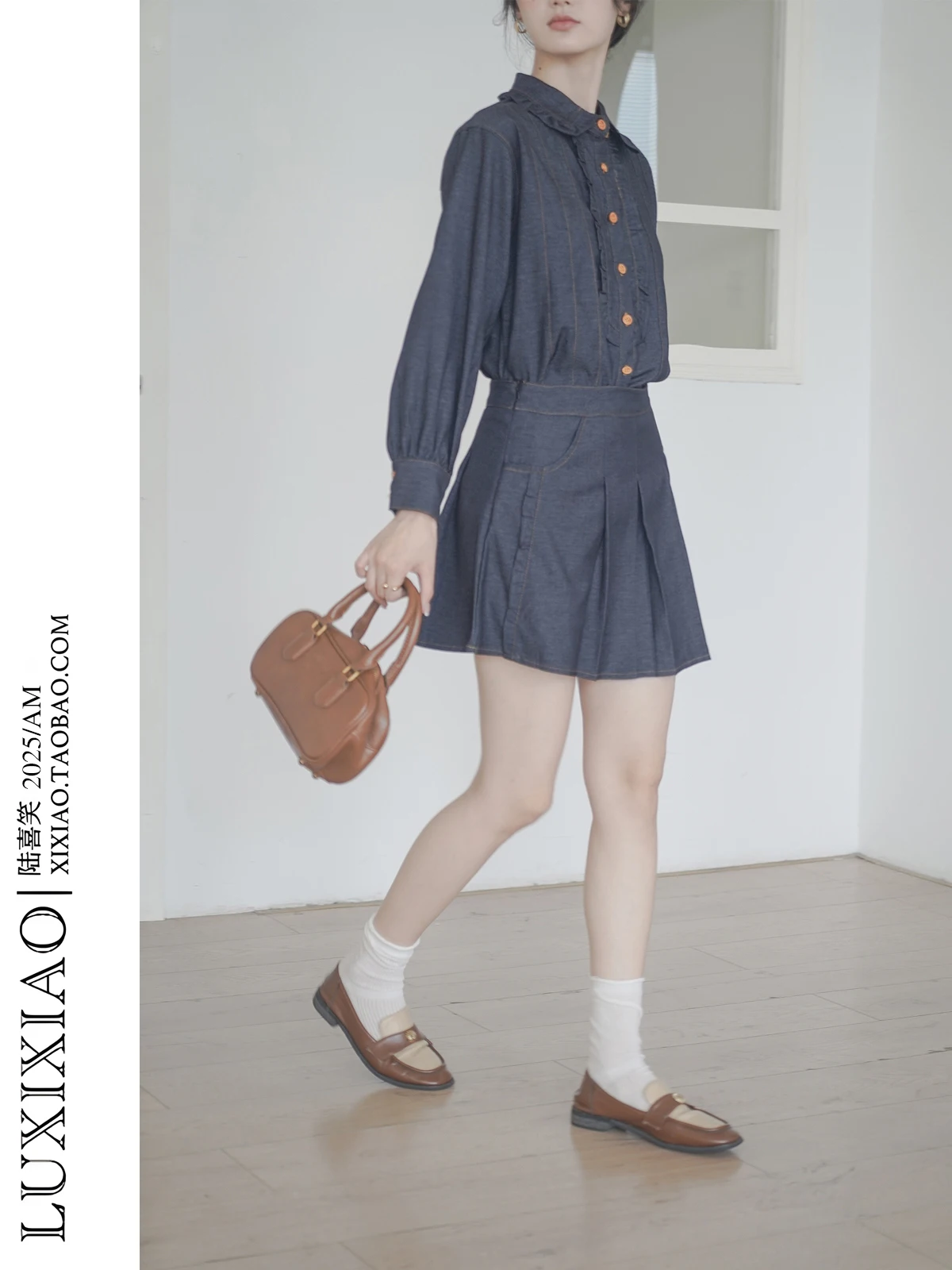 Женский комплект LUXIXIAO 2026: Новинка, модный топ и юбка А-силуэта из денима, повседневный комплект из двух предметов
Женский комплект LUXIXIAO 2026: Новинка, модный топ и юбка А-силуэта из денима, повседневный комплект из двух предметов