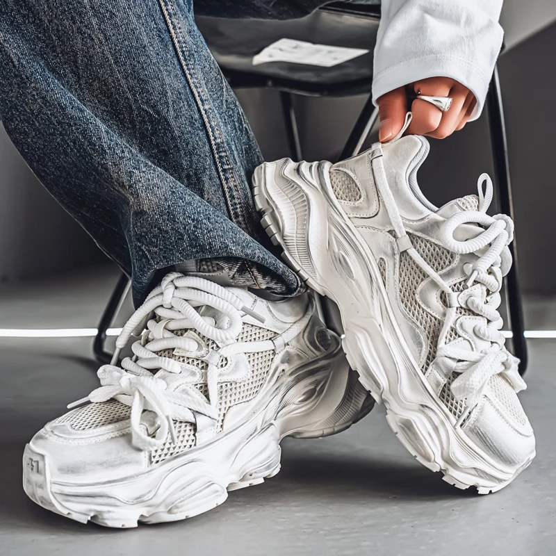 Мужская обувь 2025 летняя новая дышащая сетка для бега, модная повседневная толщина, увеличенная мужская обувь
Мужская обувь 2025 летняя новая дышащая сетка для бега, модная повседневная толщина, увеличенная мужская обувь