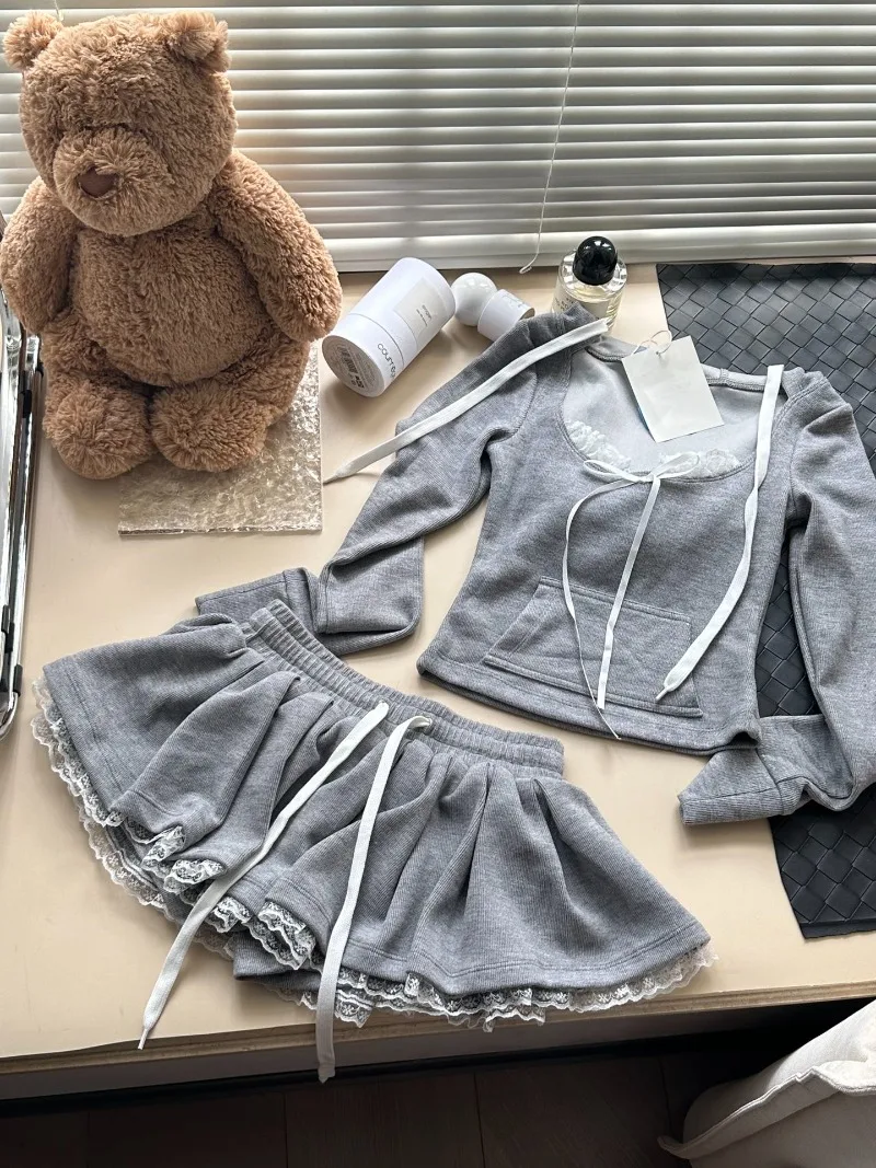 Sweet Hot Girl Suit Women's Autumn Square Collar Slim Top High Waist A-line Lace Skirt Two-piece Set Fashion Female Clothes
Sweet Hot Girl Suit Women's Autumn Square Collar Slim Top High Waist A-line Lace Skirt Two-piece Set Fashion Female Clothes
