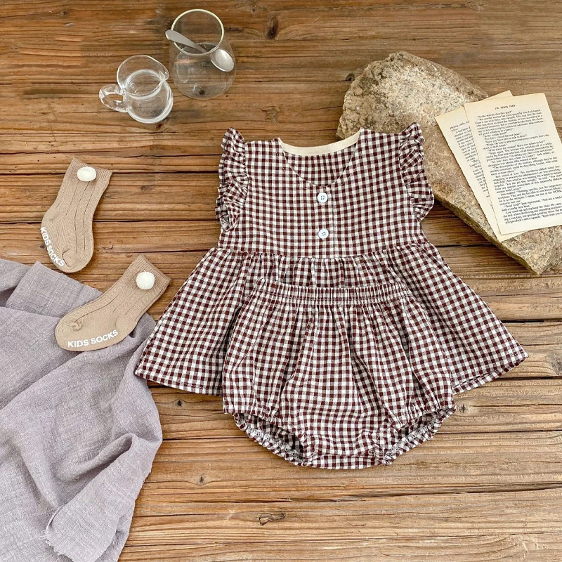 Summer new baby clothing, 0-3 year old girls, small plaid fly sleeved top+bread pants 2-piece set
Summer new baby clothing, 0-3 year old girls, small plaid fly sleeved top+bread pants 2-piece set