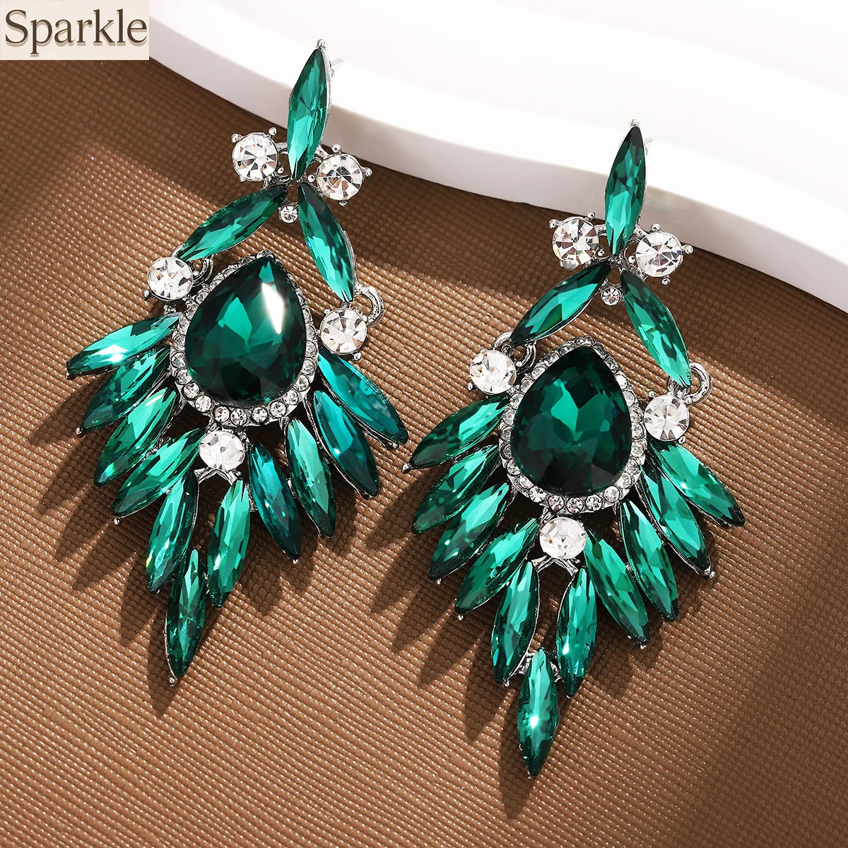 Tassel Pendant Earrings For Woman Oval Emerald Crystal Exaggerated Dazzling Party Jewelry Set Girls Gift
Tassel Pendant Earrings For Woman Oval Emerald Crystal Exaggerated Dazzling Party Jewelry Set Girls Gift