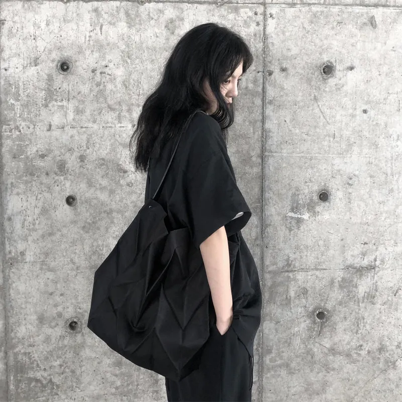 2026 European And American Fashion Personalized Foldable Pleated Large Capacity Bucket Shaped Canvas Single Shoulder Women's Bag
2026 European And American Fashion Personalized Foldable Pleated Large Capacity Bucket Shaped Canvas Single Shoulder Women's Bag