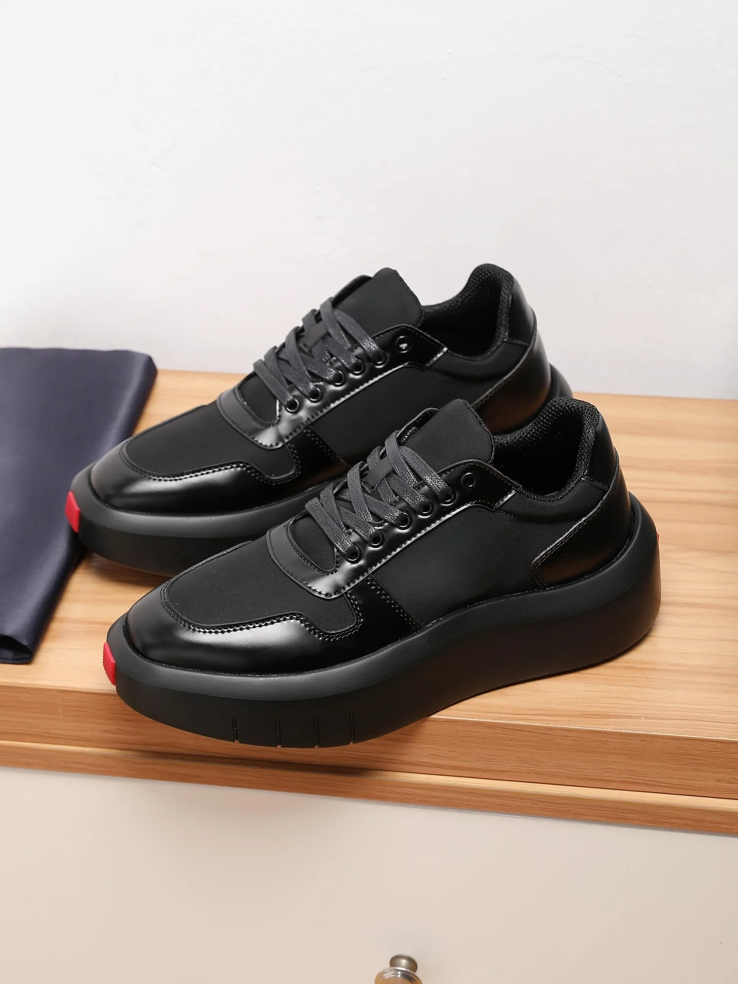 Luxury Brand Men's Casual Footwear Running Shoes Hiking Shoes Outdoor Mountaineering Boots Commuter Shoes Premium Cowhide Upper
Luxury Brand Men's Casual Footwear Running Shoes Hiking Shoes Outdoor Mountaineering Boots Commuter Shoes Premium Cowhide Upper