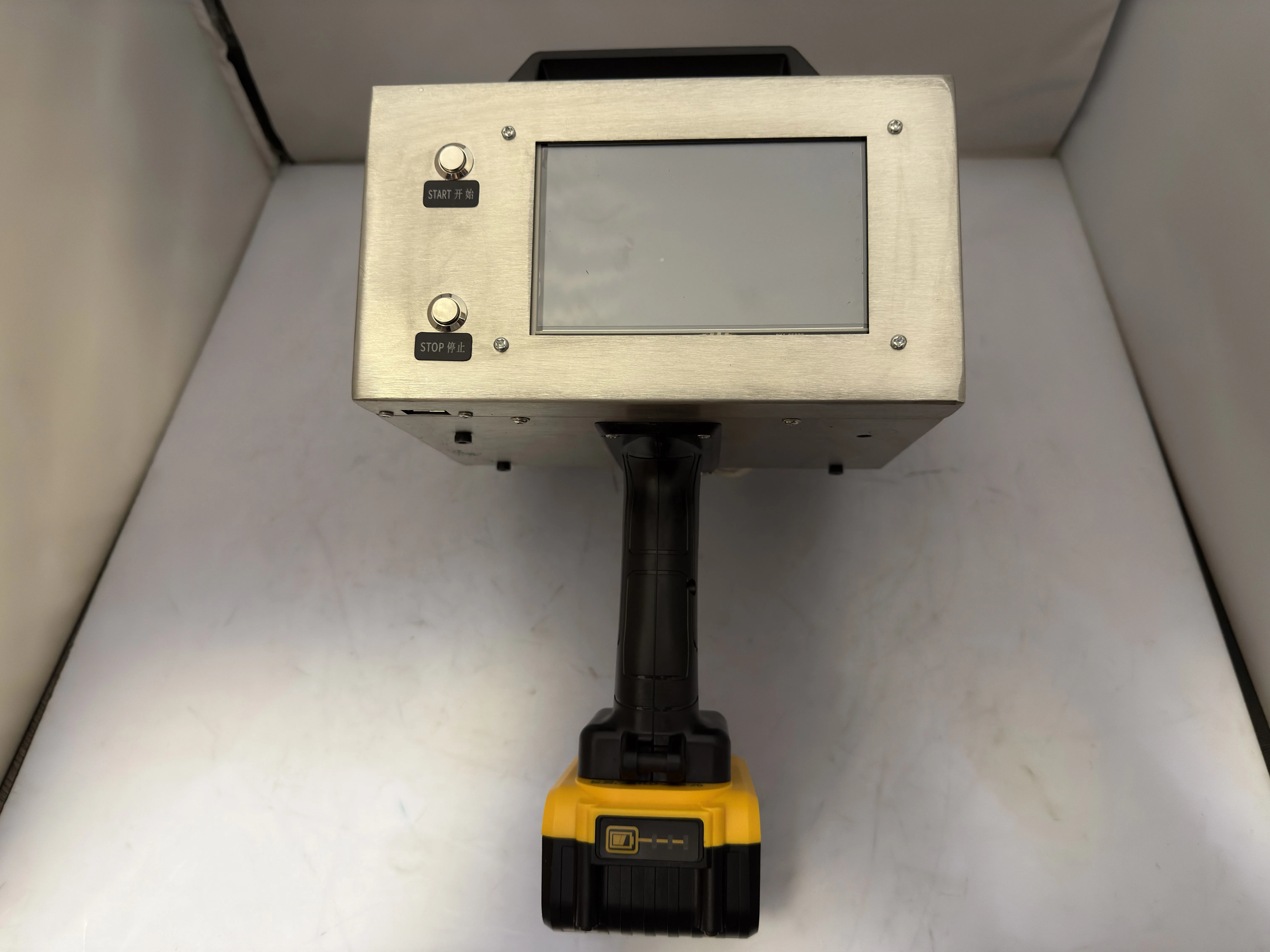 Lithium battery touch screen marking machine Dot Peen Marker Vin No. Marking range 120x30mm electromagnet Support multi-language 
Lithium battery touch screen marking machine Dot Peen Marker Vin No. Marking range 120x30mm electromagnet Support multi-language