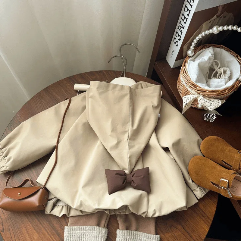 Girl's coat 2025 spring and fall new tops female treasure cute sweet bow hooded Korean version of the foreign windbreaker
Girl's coat 2025 spring and fall new tops female treasure cute sweet bow hooded Korean version of the foreign windbreaker