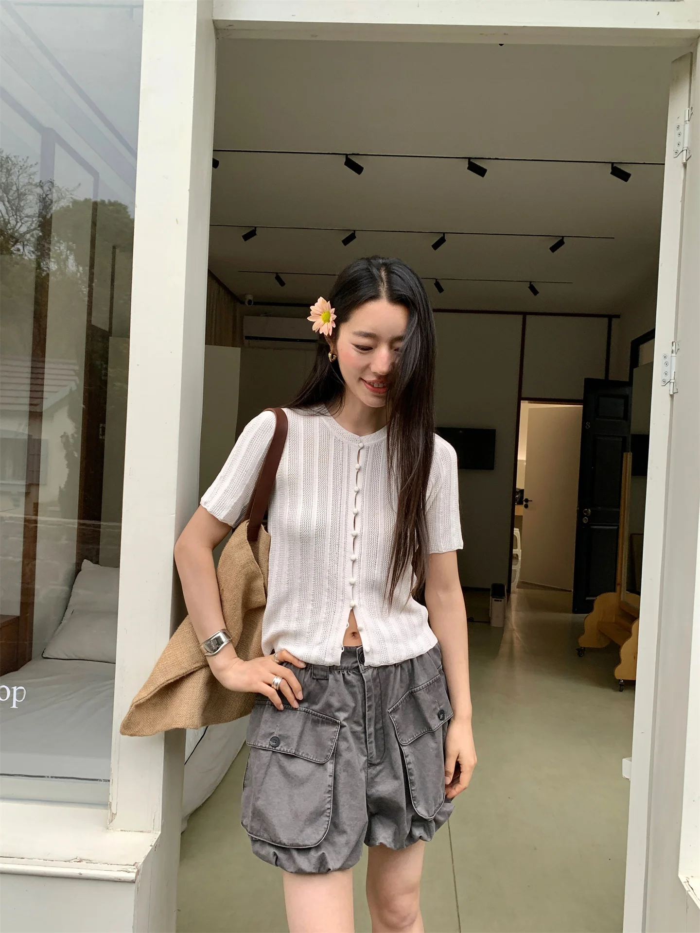 Elegant Hollow out Knitted Short Sleeve Button Cardigan Slim Fit Breathable round Neck Cotton Women's Spring Fashion Top
Elegant Hollow out Knitted Short Sleeve Button Cardigan Slim Fit Breathable round Neck Cotton Women's Spring Fashion Top