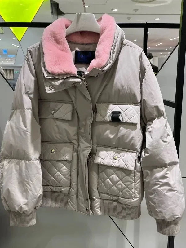Lucky Home Goose down Jacket Women's Fashion Loose Warm Outerwear Stand Collar All-Match Casual White Duck down Coat
Lucky Home Goose down Jacket Women's Fashion Loose Warm Outerwear Stand Collar All-Match Casual White Duck down Coat