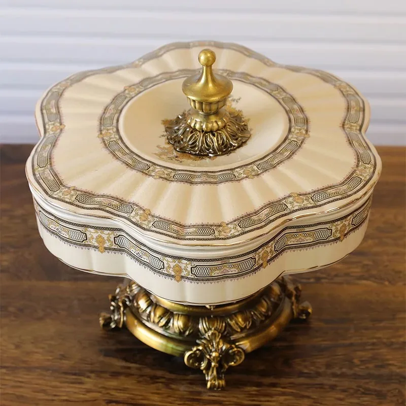 Villa model house European American decorative candy plate creative ceramic snack plate high foot alloy nut partition plate
Villa model house European American decorative candy plate creative ceramic snack plate high foot alloy nut partition plate