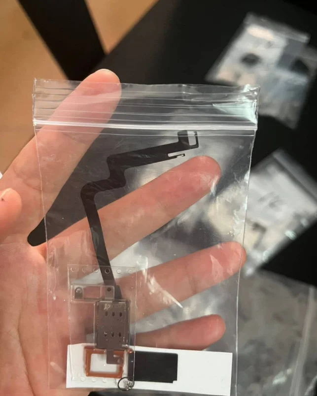 Двойной слот для карт 17promax с держателем и лотком, а также с чипом Super Snow IC для 17promax
Двойной слот для карт 17promax с держателем и лотком, а также с чипом Super Snow IC для 17promax