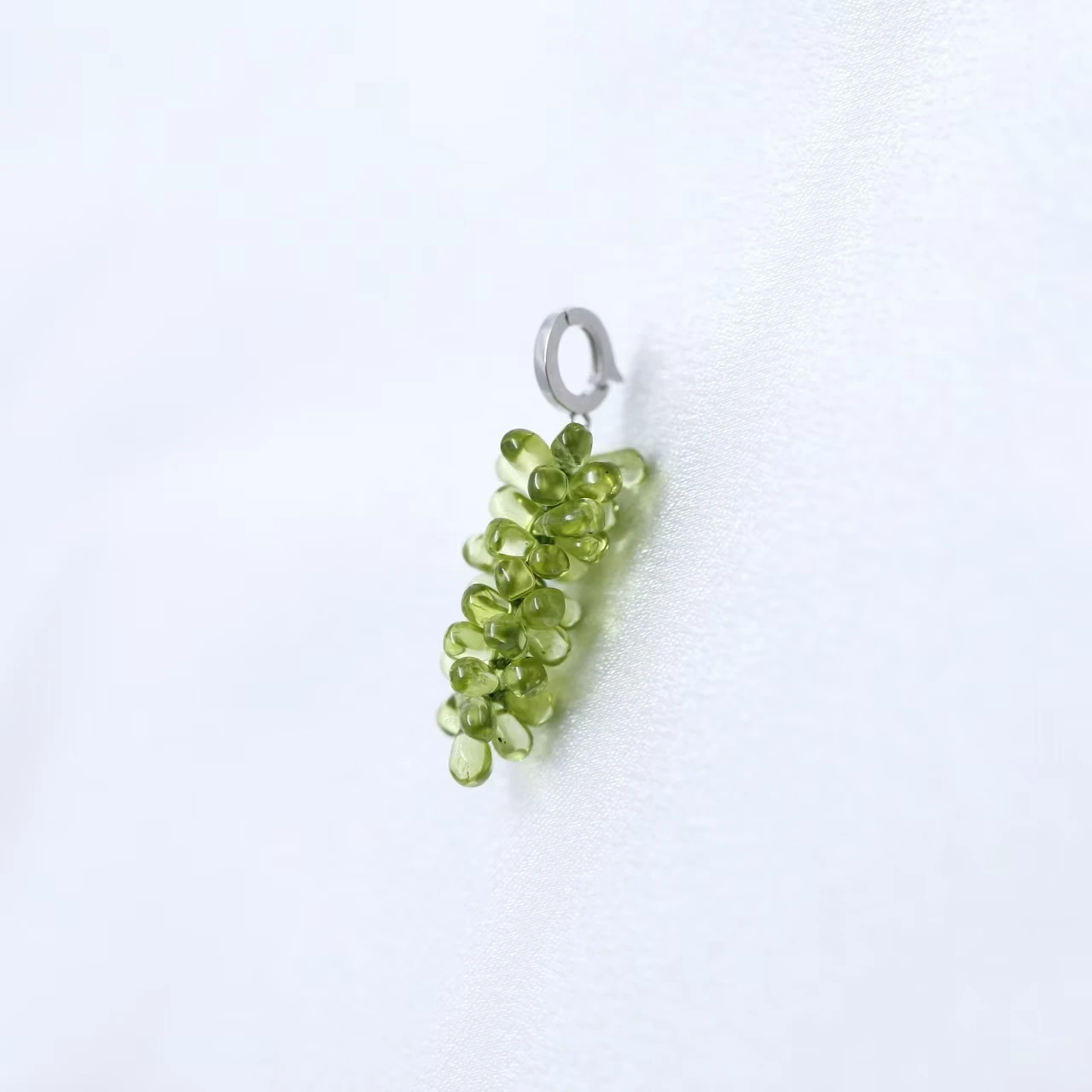 Natural Pure Clear Water Droplet-shaped Hand-woven Grape-style Olivine Pendant Fashion Jewelry Making Exquisite Gift
Natural Pure Clear Water Droplet-shaped Hand-woven Grape-style Olivine Pendant Fashion Jewelry Making Exquisite Gift