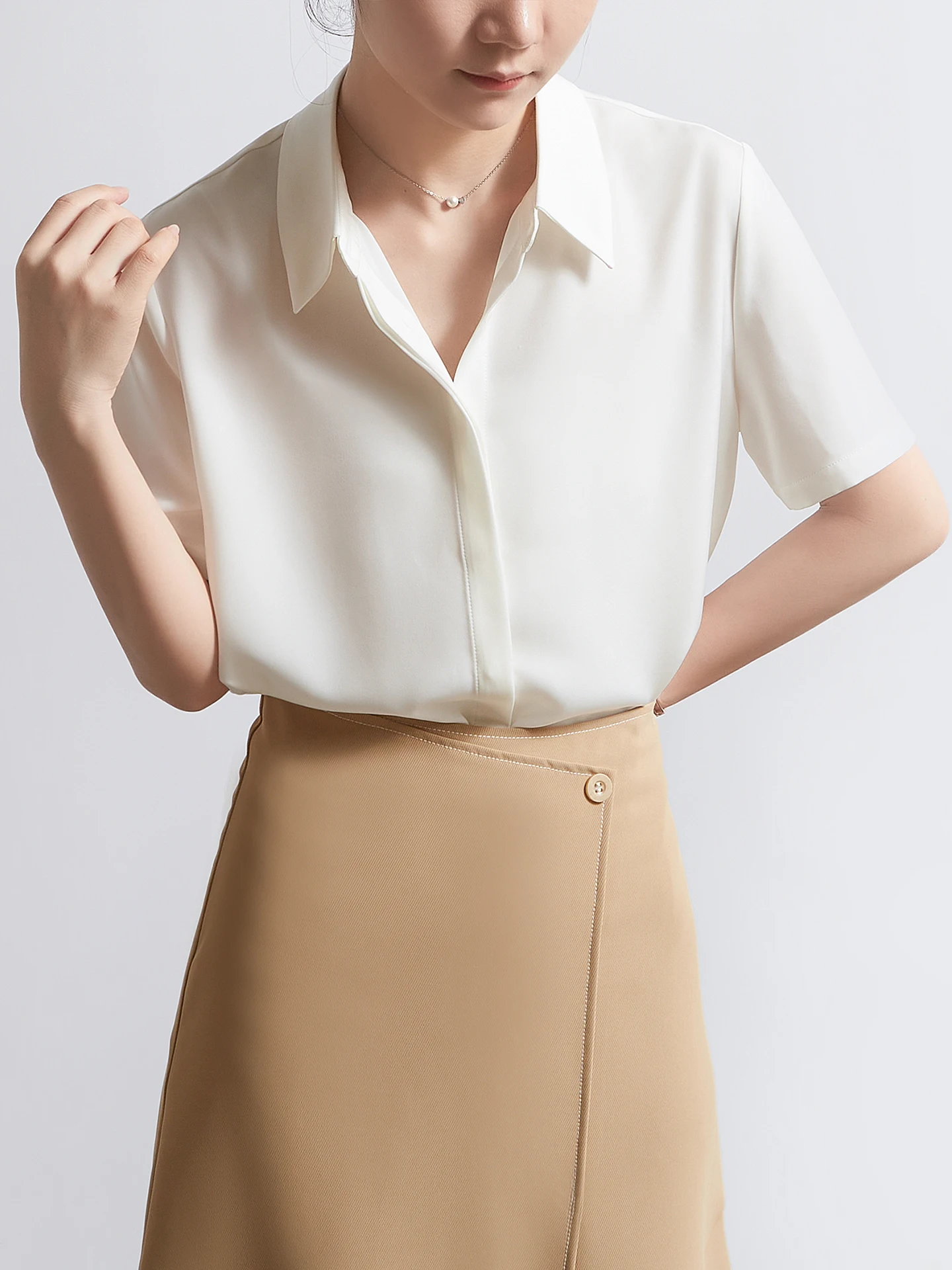 CHICBLISS Women's Satin Shirt Short Sleeve Summer New Style Commute Dark Button Interview Shirt Female Elegant Polyester Fiber
CHICBLISS Women's Satin Shirt Short Sleeve Summer New Style Commute Dark Button Interview Shirt Female Elegant Polyester Fiber