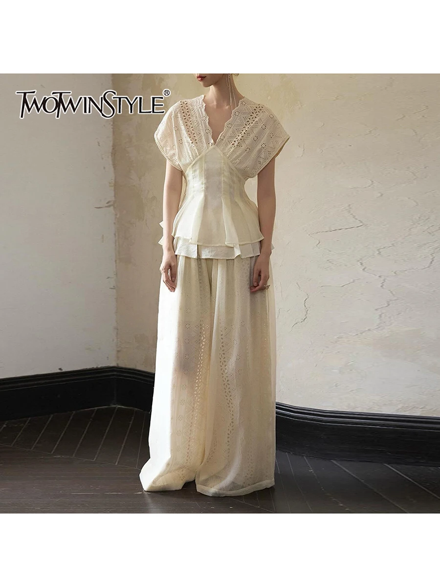 TWOTWINSTYLE Solid Spliced Embroidery Two Piece Sets for Women V Neck Sleeveless Patchwork Ruffles Top Wide Leg Pant Set Female
TWOTWINSTYLE Solid Spliced Embroidery Two Piece Sets for Women V Neck Sleeveless Patchwork Ruffles Top Wide Leg Pant Set Female