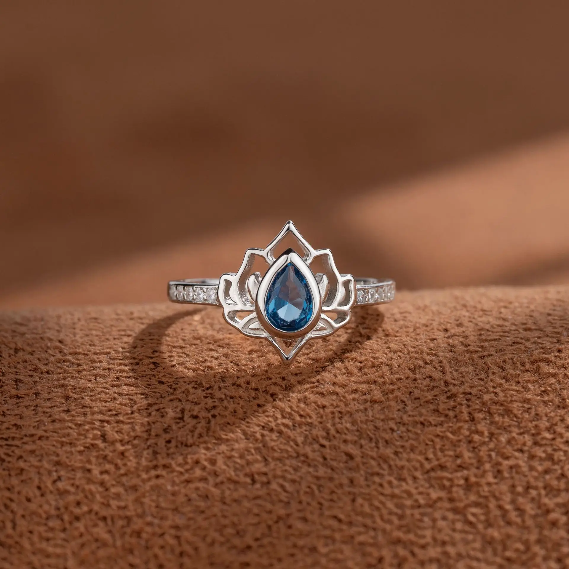 YILUOCD Silver Vintage Lotus Rings for Women Simple Flower Colorful CZ Adjustable Ring Female Party Jewelry Gift
YILUOCD Silver Vintage Lotus Rings for Women Simple Flower Colorful CZ Adjustable Ring Female Party Jewelry Gift