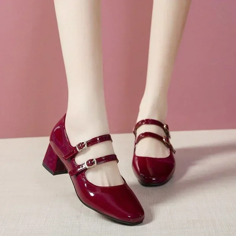 2025 Spring Autumn Women Double Buckle Janes Patent Leather Dress Shoes High Heels Pumps Retro Shoe Black Red
2025 Spring Autumn Women Double Buckle Janes Patent Leather Dress Shoes High Heels Pumps Retro Shoe Black Red