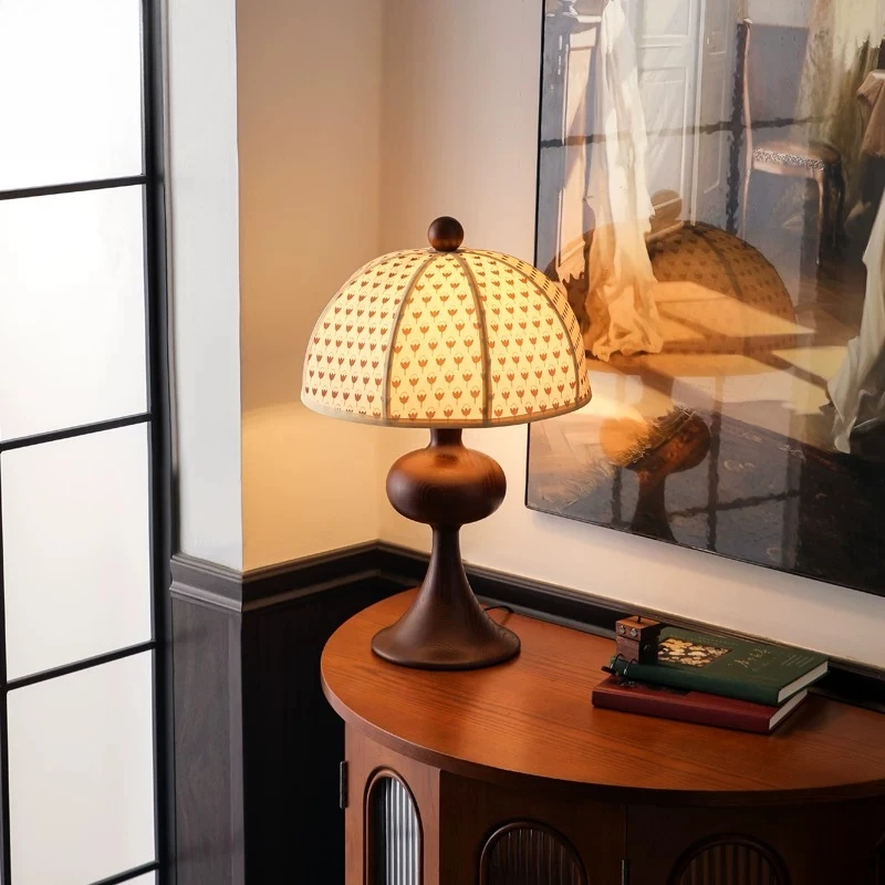 French Vintage Solid Wood Table Lamp LED Bedroom Bedside Living Room Study Restaurant Fabric Art Atmosphere High-end Desk Lights
French Vintage Solid Wood Table Lamp LED Bedroom Bedside Living Room Study Restaurant Fabric Art Atmosphere High-end Desk Lights