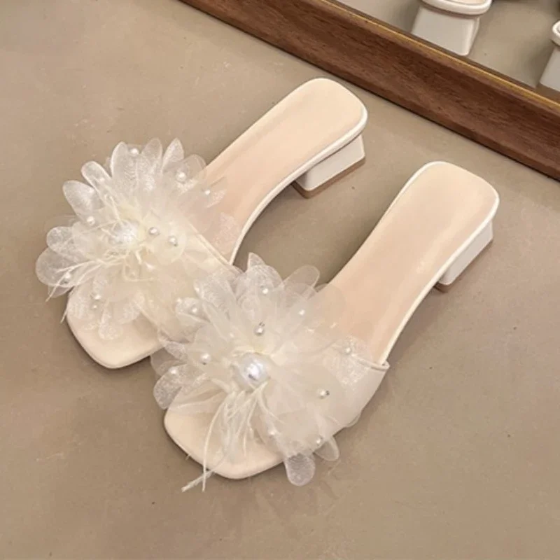 Pearl Lace Flower Flip-Flop Summer New Square Head Open Toe Soft Bottom Non-Slip Square Heel Lady Cool Drag
Pearl Lace Flower Flip-Flop Summer New Square Head Open Toe Soft Bottom Non-Slip Square Heel Lady Cool Drag